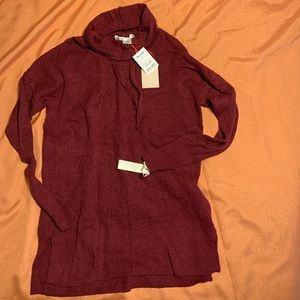 Kaisely Turtleneck Burgendy New Size Medium